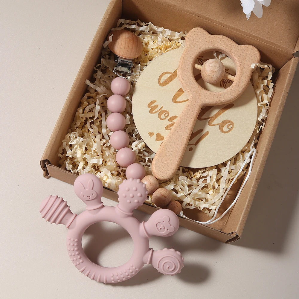Kidslands® | Coffret Cadeau Bébé - 4 Pièces - Hochet bois ours, anneau dentition & attache-tétine