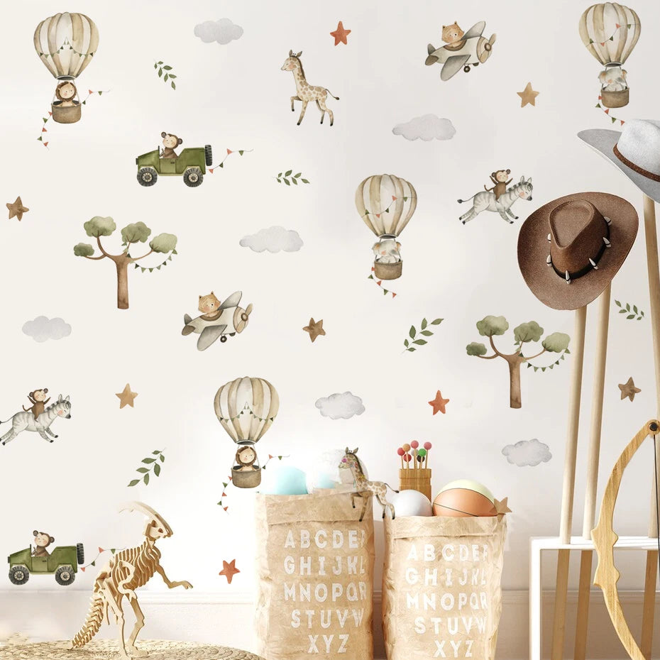 Kidslands® | Stickers Muraux ludique Aquarelle avec Montgolfière, Avion, Animaux & Arbres – Déco Murale Enfant & Bébé