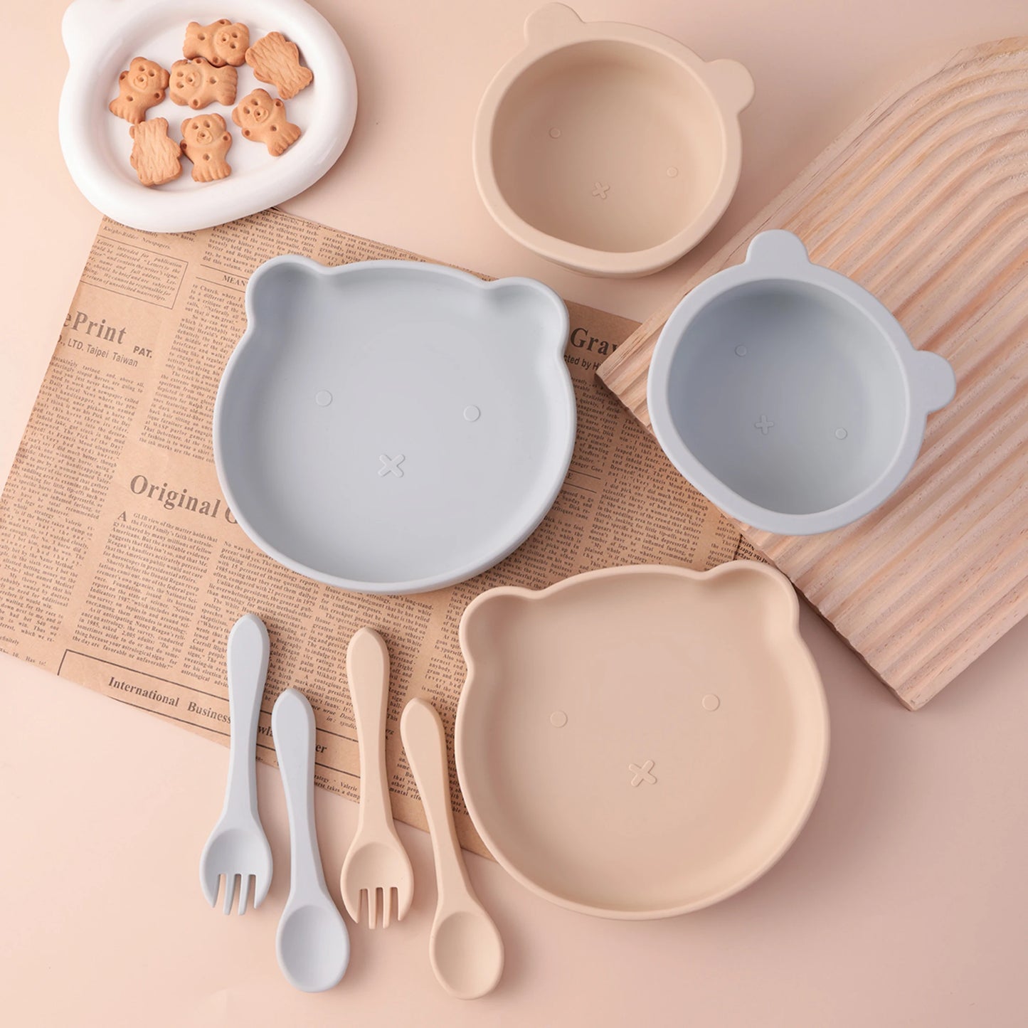 Kidslands® | Coffret repas bébé 4 pièces en silicone – Bol ventouse, assiette, cuillère & fourchette