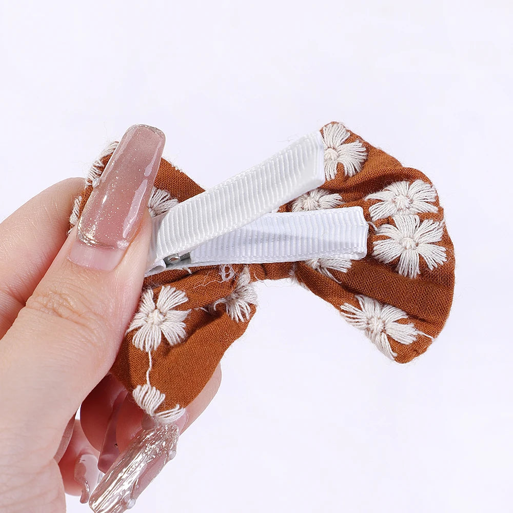 Kidslands® | Lot de 10 Barrettes Nœuds – Pinces à Cheveux Coton Brodé Doux & Élégant