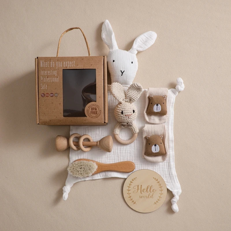 Kidslands® | Coffret Naissance 6 Pièces – Doudou gaze de coton, hochet bois, accessoires bébé