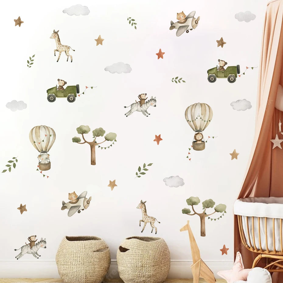 Kidslands® | Stickers Muraux ludique Aquarelle avec Montgolfière, Avion, Animaux & Arbres – Déco Murale Enfant & Bébé