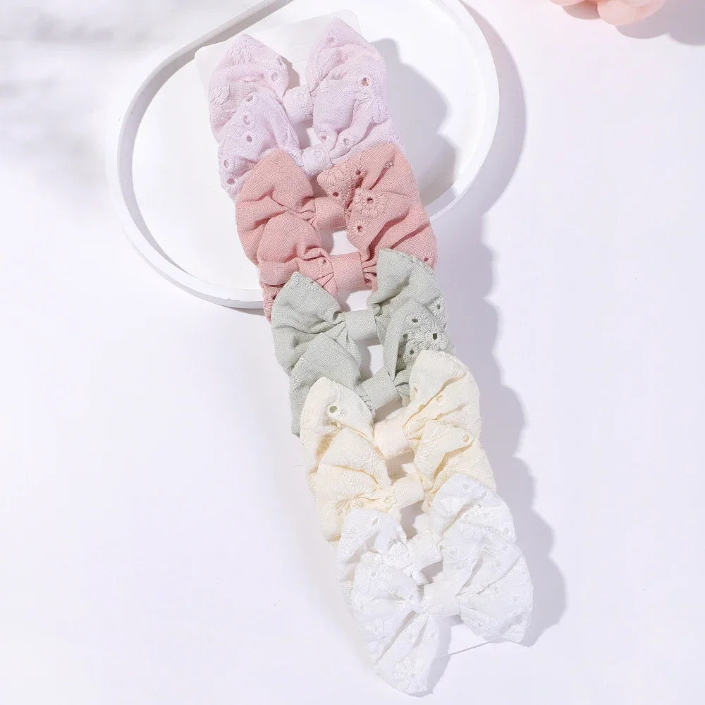 Kidslands® | Lot de 10 Barrettes Nœuds – Pinces à Cheveux Coton Brodé Doux & Élégant