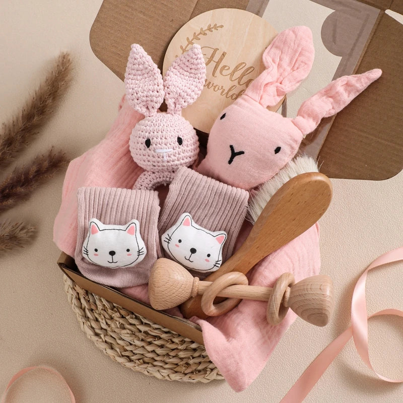 Kidslands® | Coffret Naissance 6 Pièces – Doudou gaze de coton, hochet bois, accessoires bébé