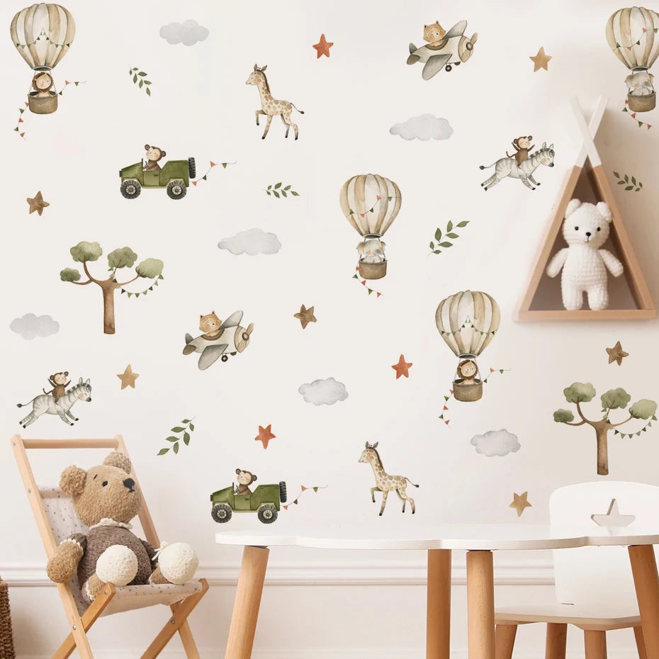 Kidslands® | Stickers Muraux ludique Aquarelle avec Montgolfière, Avion, Animaux & Arbres – Déco Murale Enfant & Bébé