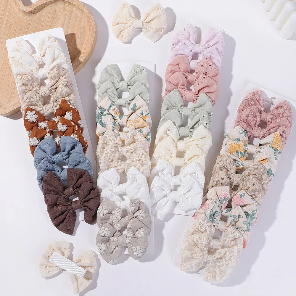 Kidslands® | Lot de 10 Barrettes Nœuds – Pinces à Cheveux Coton Brodé Doux & Élégant