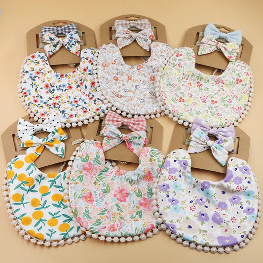 Kidslands® | Lot de 1 Bavoir Réversible Bandana Bébé - Motifs Fleuris + 2 Bandeaux Cheveux Assortis