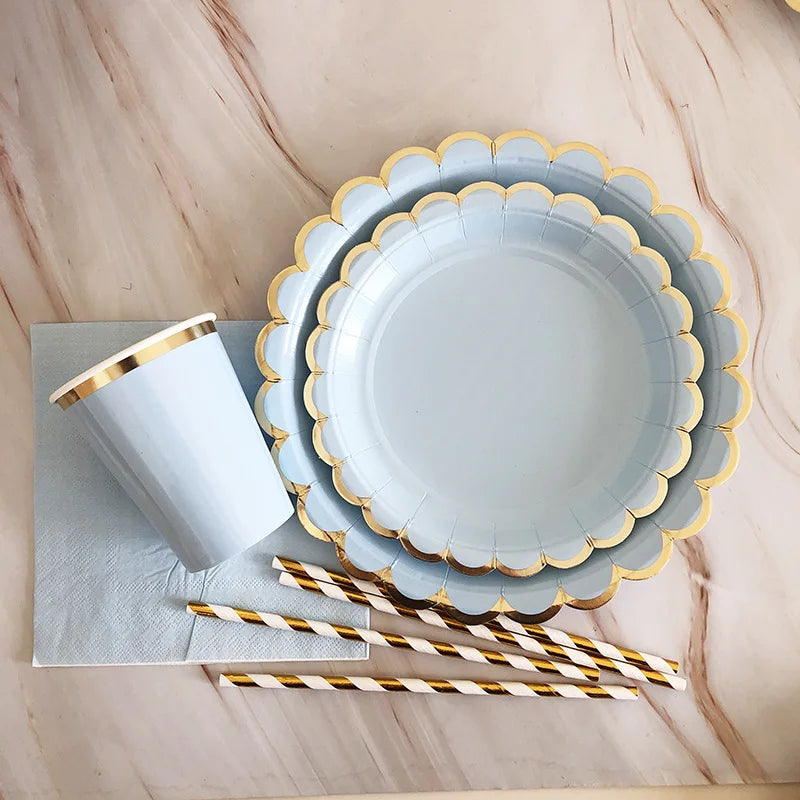 Kidslands® – Set Vaisselle Jetable Bleu & Doré | Assiettes, Gobelets, Serviettes & Pailles pour Baby Shower ou Anniversaire