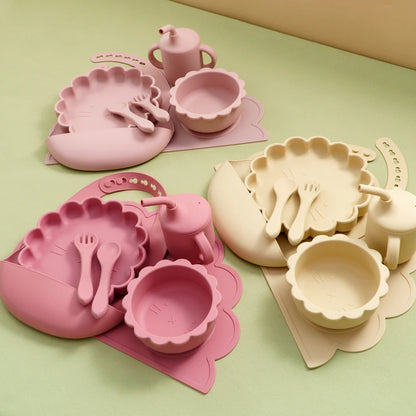 Kidslands® - Set Repas Bébé 7 pièces en Silicone – sans BPA - Set de table, Bol, Assiette, Cuillère, Fourchette, Gobelet & Bavoir Ajustable